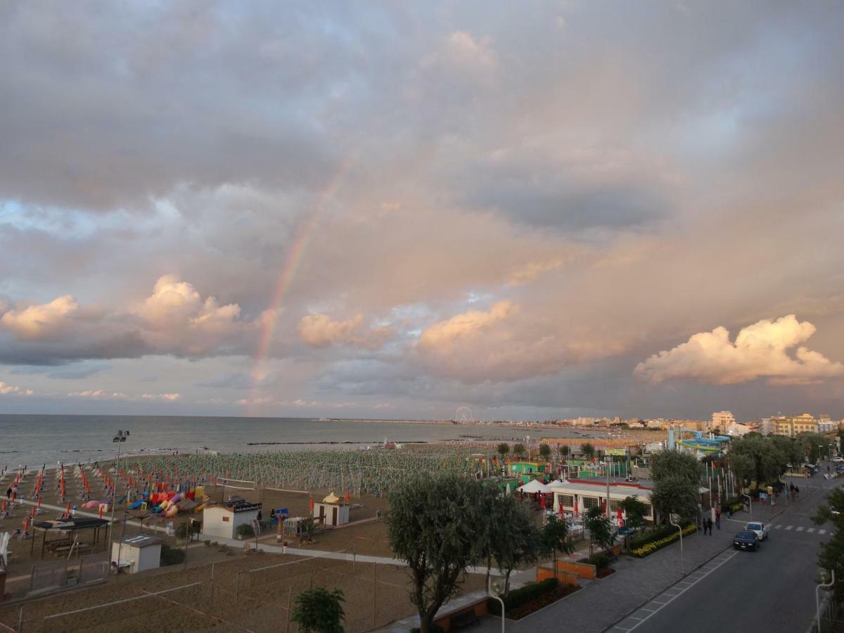 Hotel Cliff Ρίμινι Εξωτερικό φωτογραφία